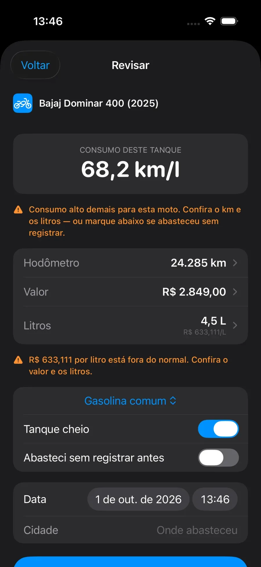 Fuel-up review: this tank's consumption of 68.2 km/l, an orange warning that it is too high for this bike, the price per litre flagged in orange, and a switch for having filled up without logging